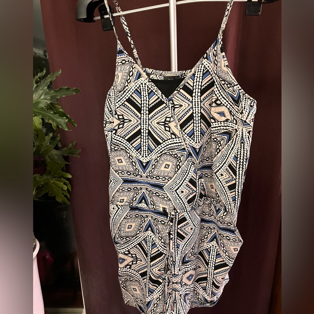 Cute lightweight romper, with pockets!!